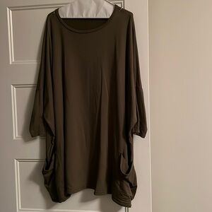Kaki oversized top O/S light sweatshirt material